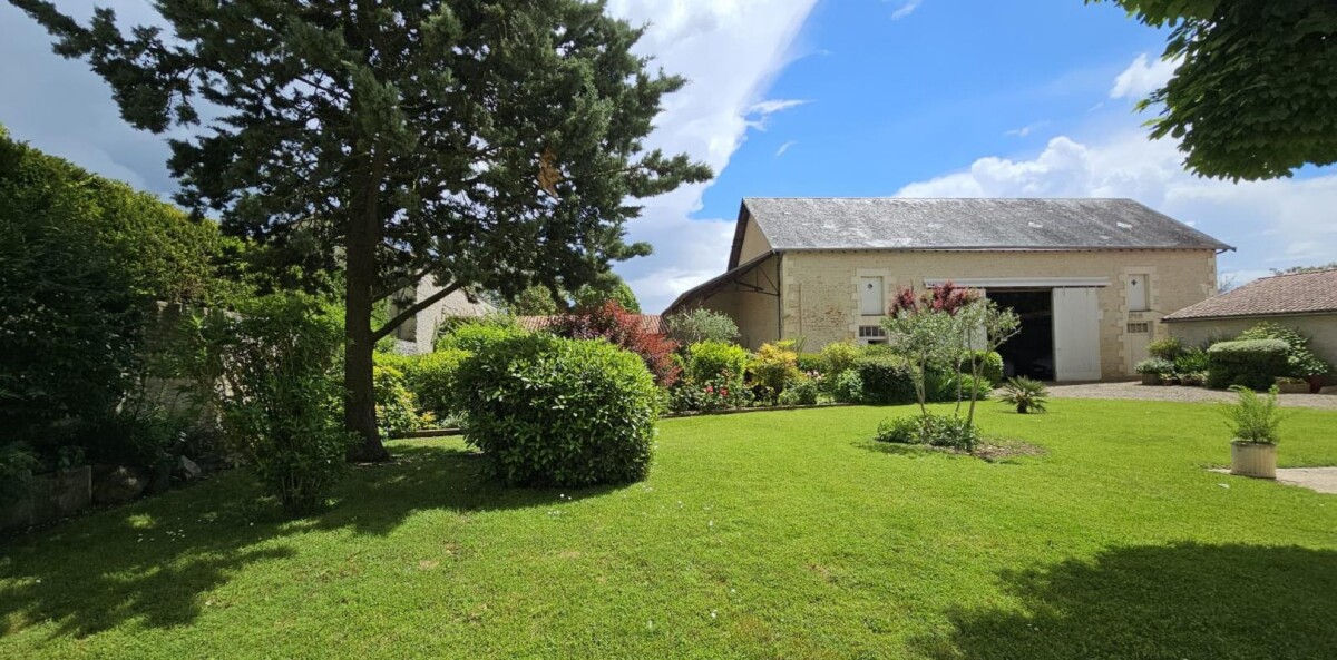 Photo 2 : Charmante maison de famille avec jardin et dépendances