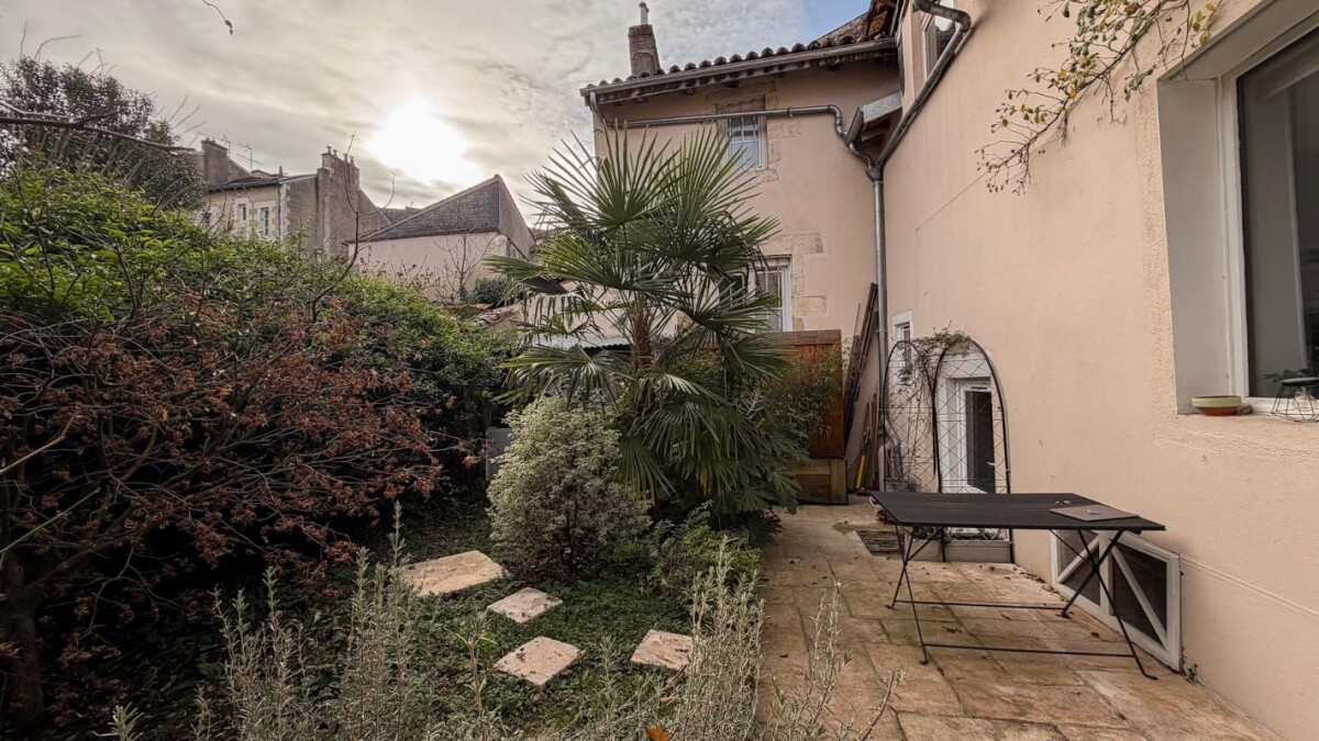 Photo 17 : Maison de charme avec jardin centre ville de Poitiers - Un l