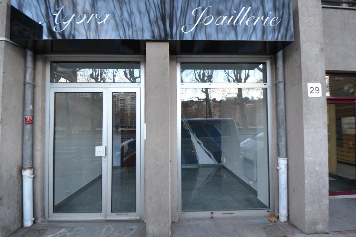 Photo 1 : LOCAL COMMERCIAL