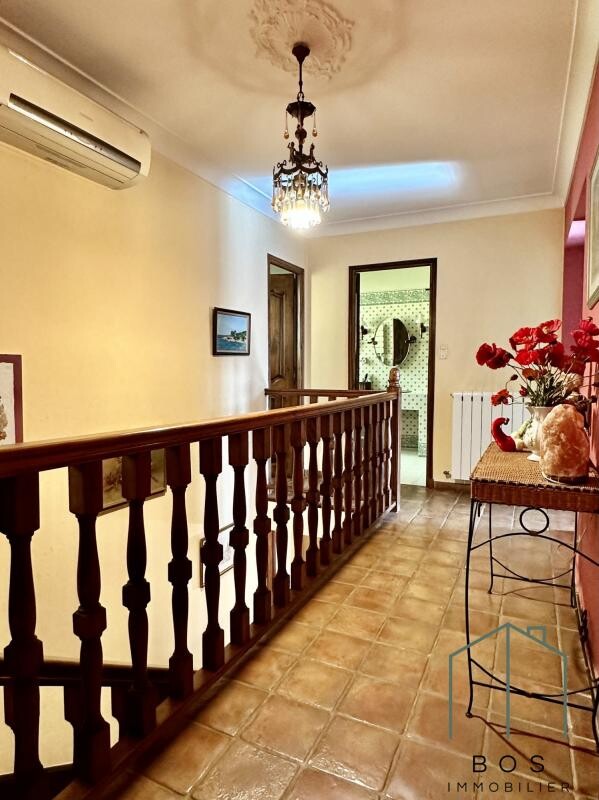 Photo 19 : Villa traditionnelle avec jardin et garage