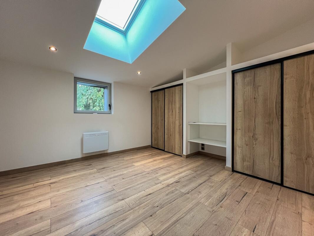 Photo 8 : Maison de ville rénovée avec jardin et parking en centre vil